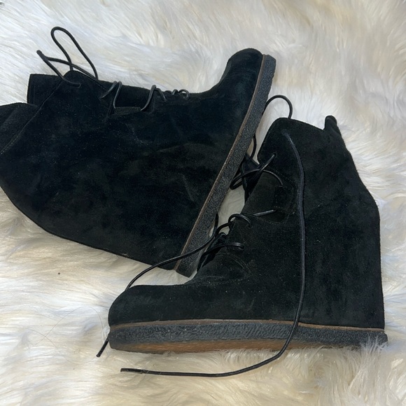 Stuart Weitzman Kidstuff Black
Suede Lace Up Platform Wedge
Booties - Picture 2 of 8